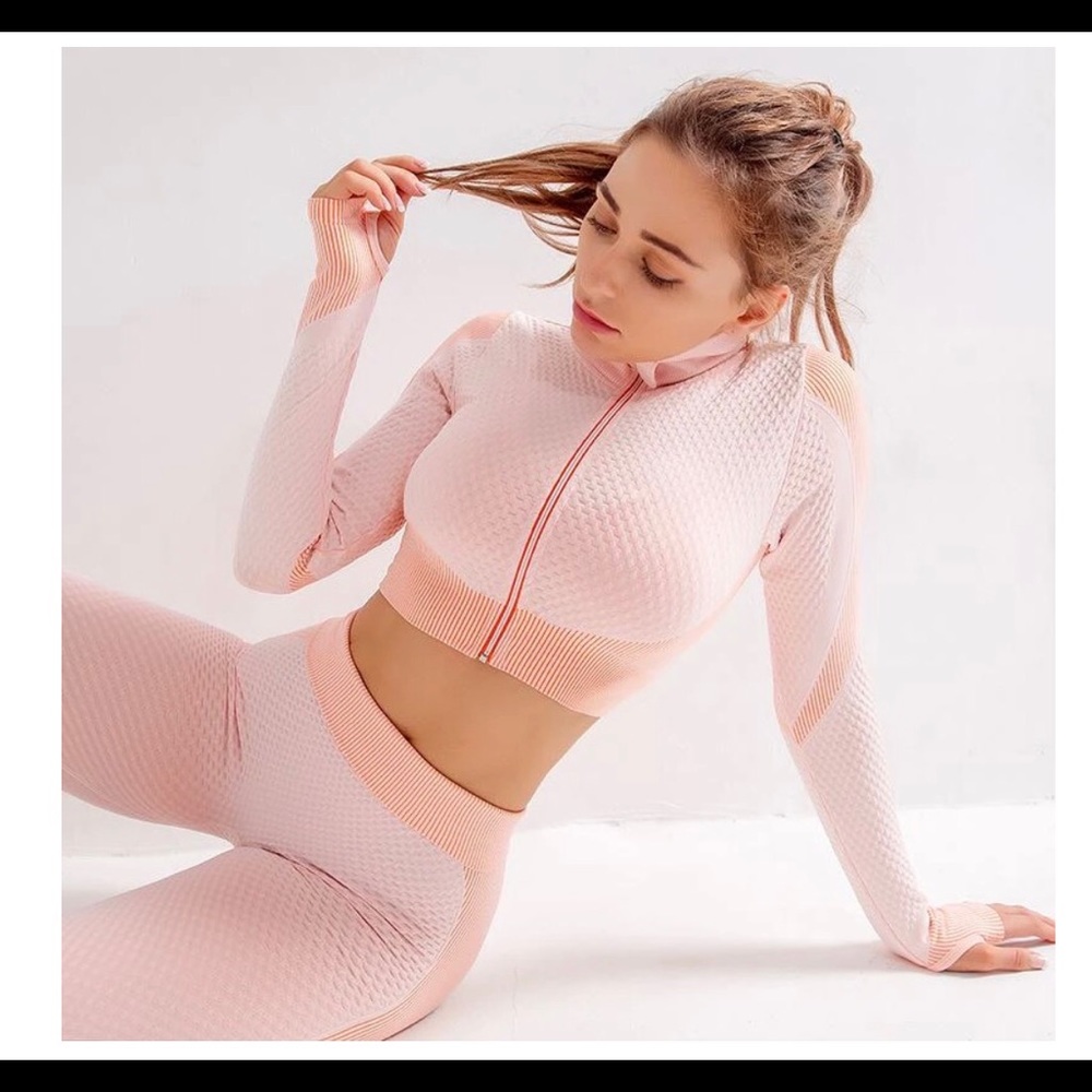 Light peach sport long sleeve zip crop